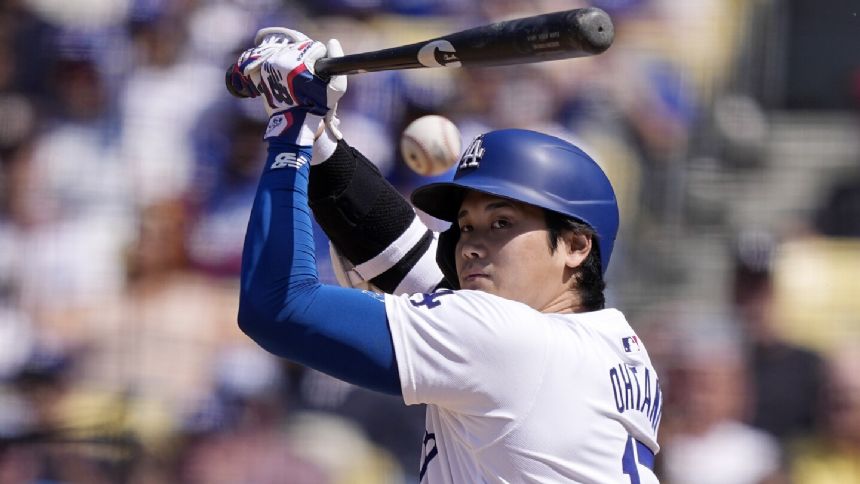 Shohei Ohtani delivers a walk-off single in the 10th inning of the Dodgers' 3-2 win over Cincinnati