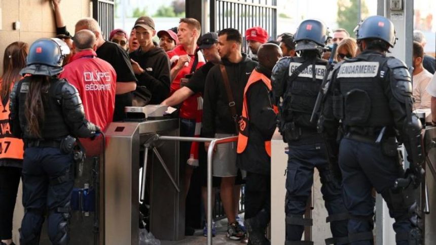 2022 Champions League final delayed over security issues with Liverpool fans left outside Stade de France