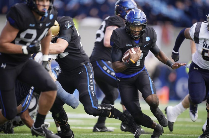 Air Force finds struggling run game late, beats Navy 13-10