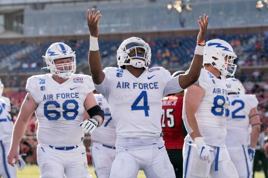 Air Force uses rare passing game to win First Responder Bowl