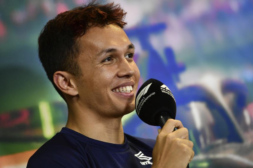 Albon extends deal to continue driving for F1 team Williams