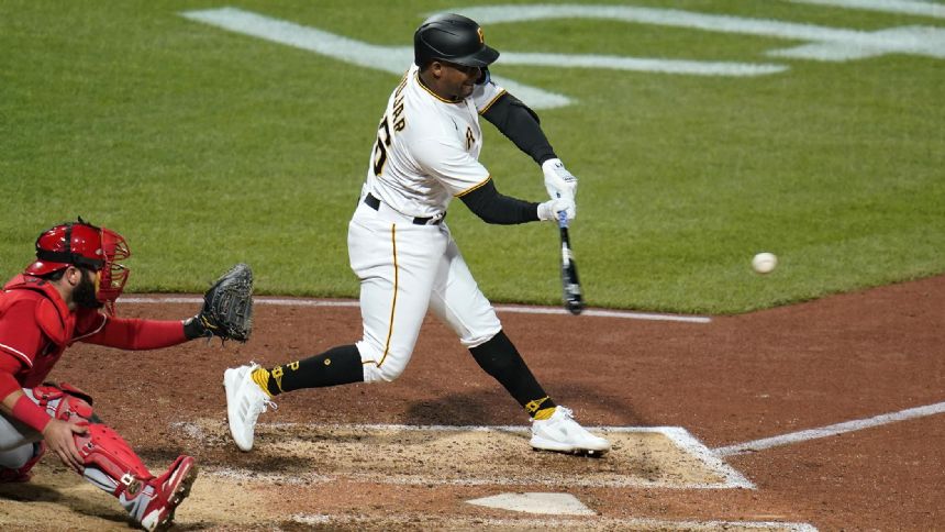 Andujar's bases-clearing double lifts Pirates over Reds 4-1