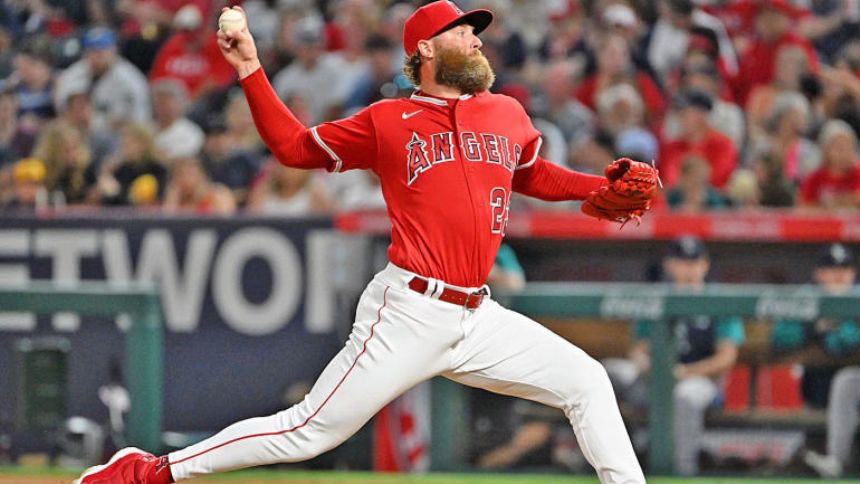 Angels' Archie Bradley suffered elbow fracture while rushing to join brawl vs. Mariners