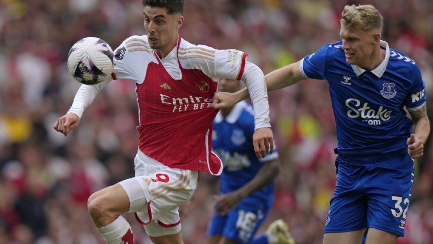 Arsenal gets late winner against Everton but has to settle for second place in Premier League