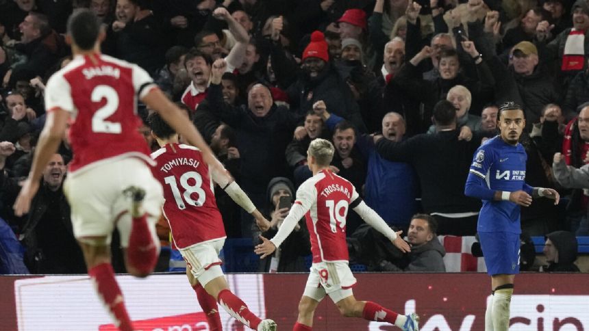 Arsenal rallies from 2 goals down to draw 2-2 at Chelsea and stay unbeaten in Premier League