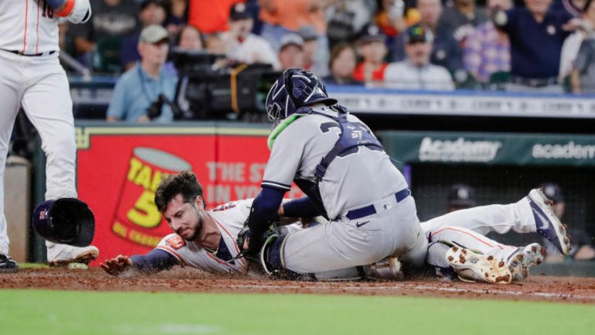 Astros' Kyle Tucker thrown out trying to steal home during PitchCom glitch vs. Yankees