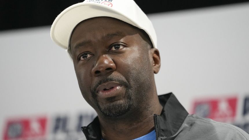 Atlanta has lost two NHL teams. Former player Anson Carter leads one of two groups seeking a third