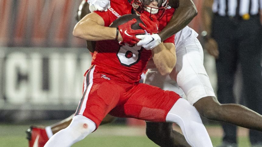 Austin Reed accounts for 3 touchdowns as Western Kentucky tops Middle Tennessee 31-10