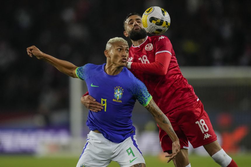 Banana thrown at Brazilian players in friendly in Paris