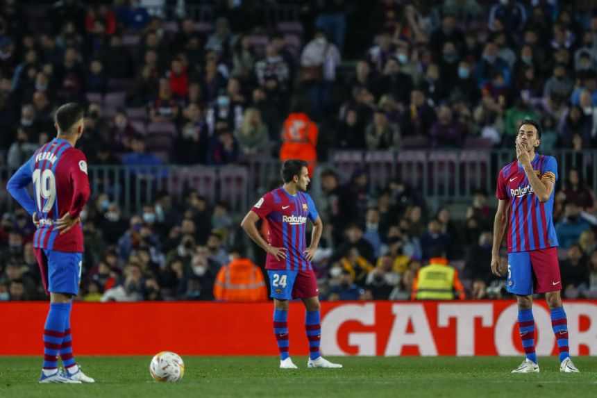 Barcelona stunned by Cadiz in match marked by fans' protest
