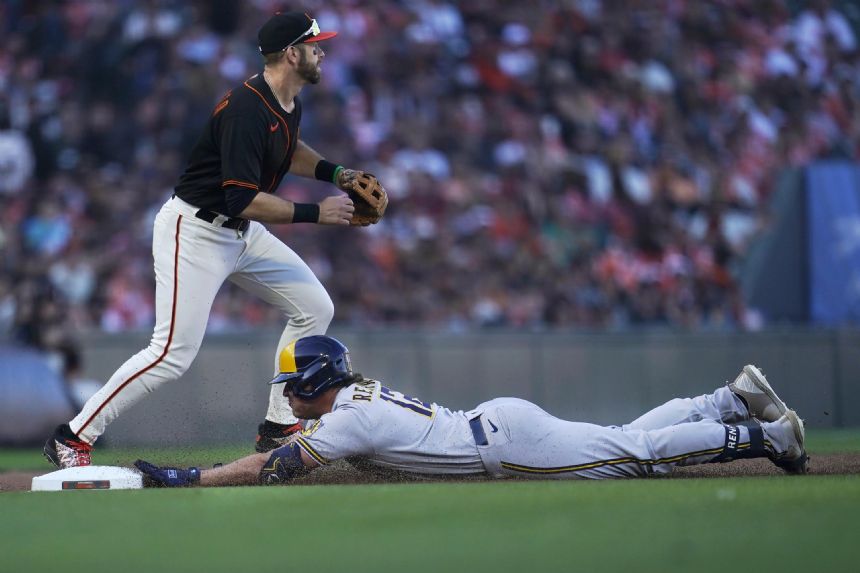 Bases-loaded balk in 8th helps Giants edge Brewers 2-1