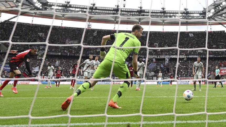 Bayer Leverkusen's Lukas Hradecky sets record for foreign goalkeeper with 292 Bundesliga appearances
