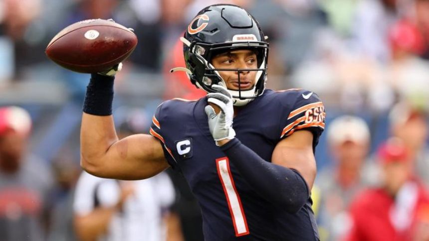 Bears vs. Packers odds, line, spread: Sunday Night Football picks, predictions from NFL model on 138-98 roll