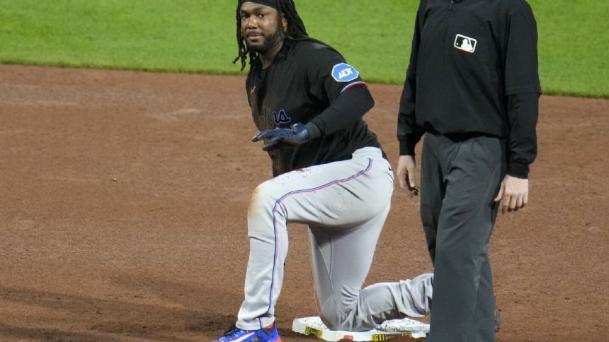 Bell's 2-run double keys 4-run 8th as Marlins beat Pirates 4-3 to close on playoff spot