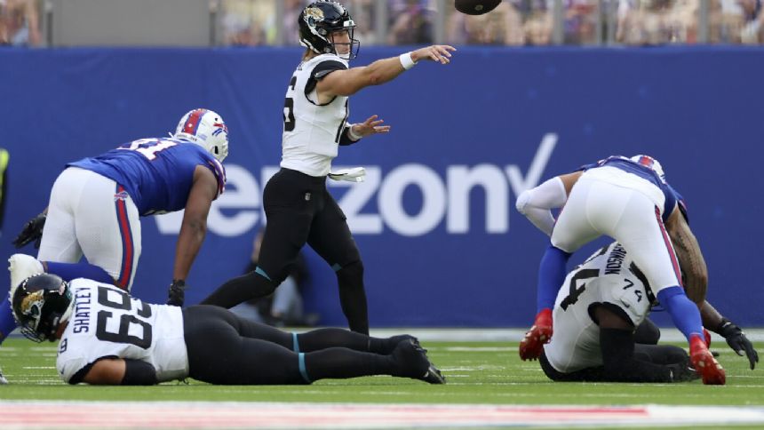 Bills LB Matt Milano sustains knee injury in 1st-quarter pileup, won't return vs Jaguars