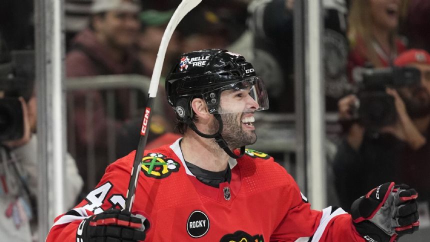 Blackwell and Bedard help the Blackhawks knock off the Coyotes 7-4