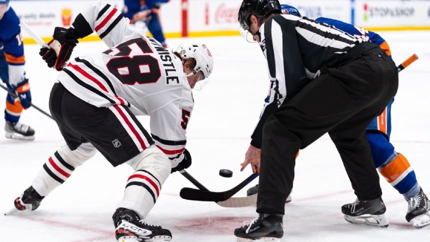 Bo Horvat and Simon Holmstrom rally the Islanders over the Blackhawks 2-1