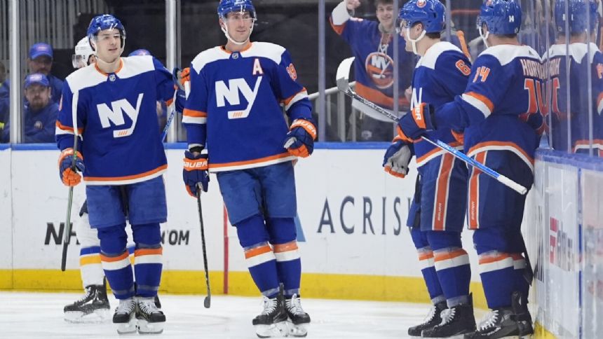 Bo Horvat's third-period goal leads Islanders past Blues, 4-2