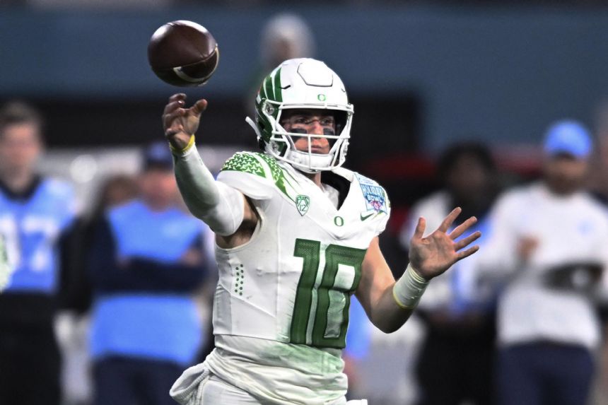 Bo Nix hoping to improve on last season with Oregon