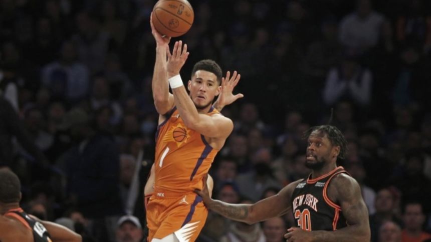 Booker, Suns roll past Knicks for 15th straight victory