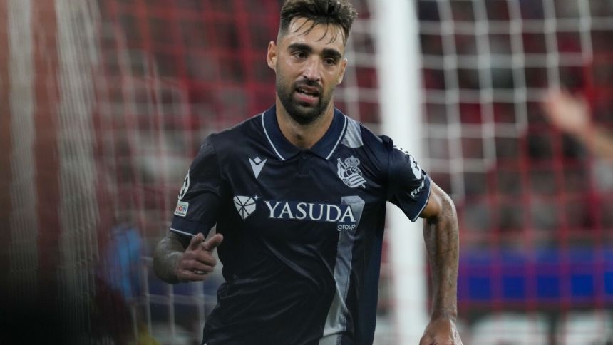 Brais Mendez scores in 3rd straight Champions League game to lead Real Sociedad past Benfica