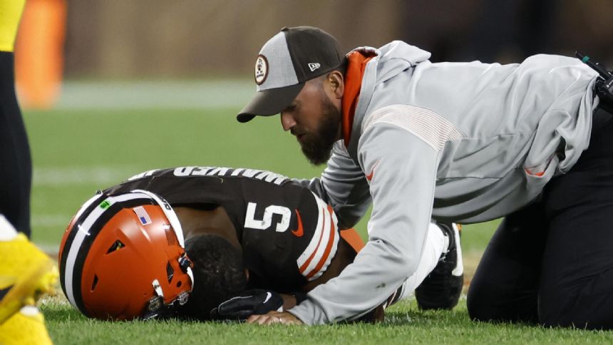Browns LB Walker Jr. out for season with quadriceps tear