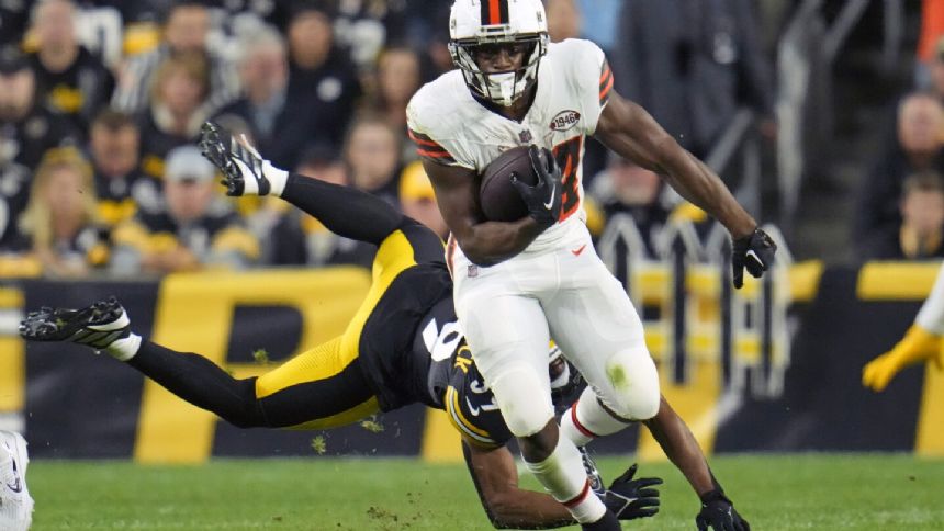 Browns restructure RB Nick Chubb's contract as he rehabs from season-ending injury, AP source says