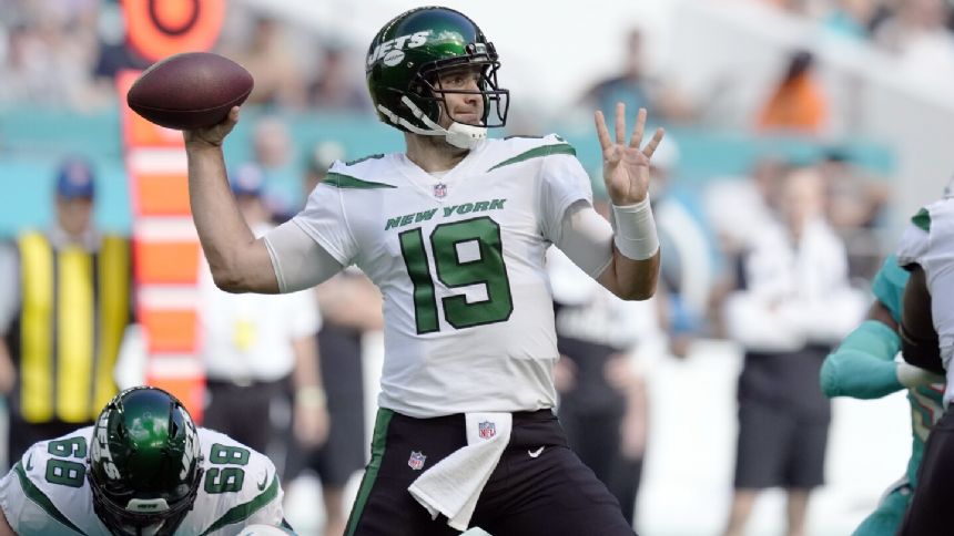 Browns signing veteran quarterback Joe Flacco to practice squad, AP source says