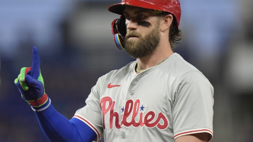 Bryce Harper scratched from Phillies' lineup with migraine