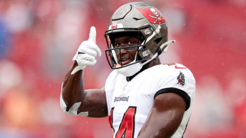Buccaneers' Chris Godwin returns to practice for first time since tearing ACL and MCL