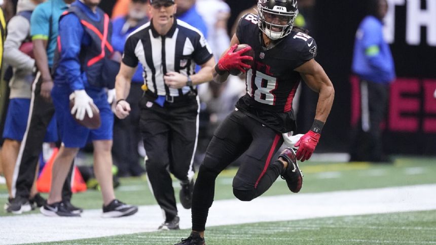 Buffalo Bills begin replenishing receiver depth by agreeing to sign Mack Hollins, AP source says