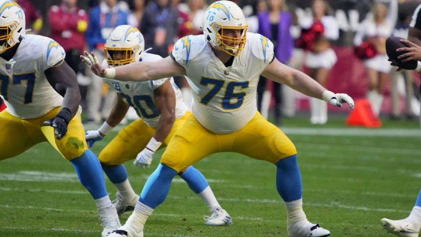 Buffalo Bills shore up interior offensive line depth by signing Will Clapp to 1-year contract