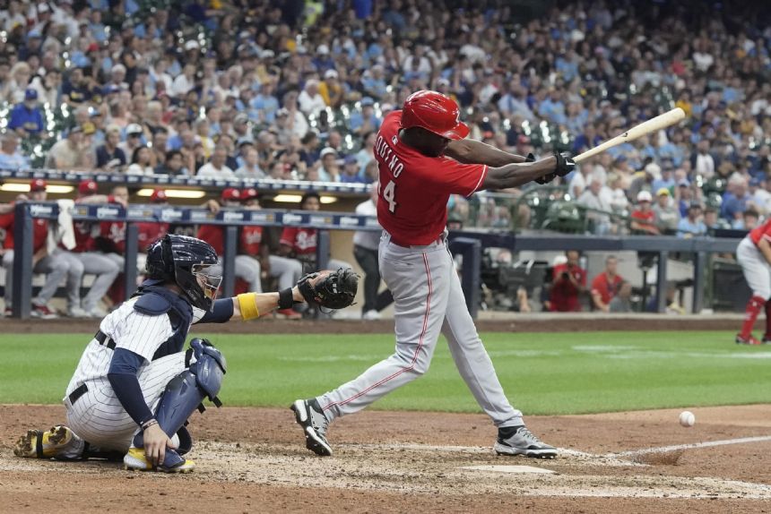 Bullpen woes, late error doom Brewers in 4-2 loss to Reds