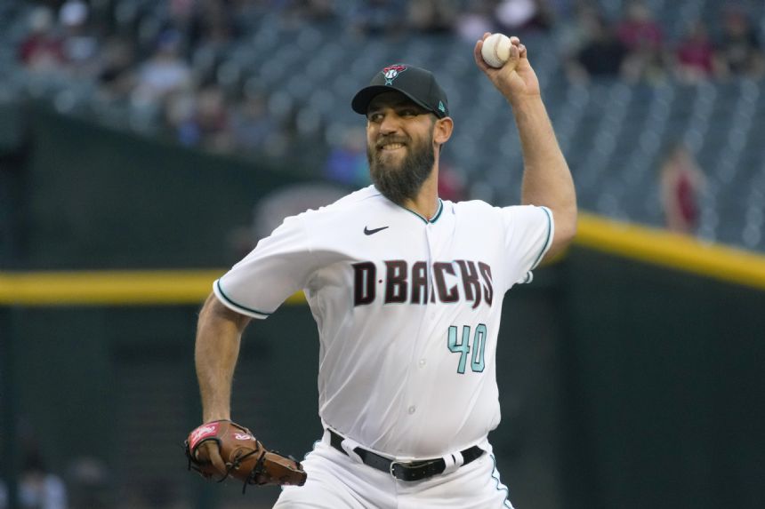 Bumgarner sharp in Dbacks win, Lovullo tops in franchise