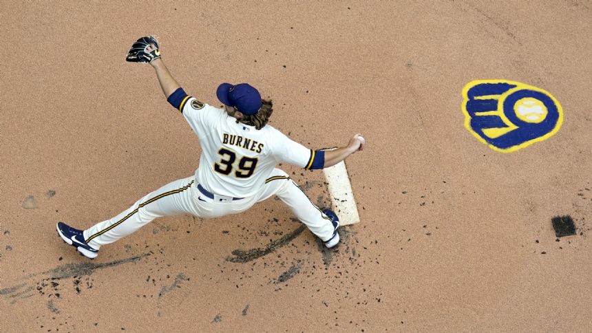 Burnes shines as Brewers top Giants 2-1 to open doubleheader