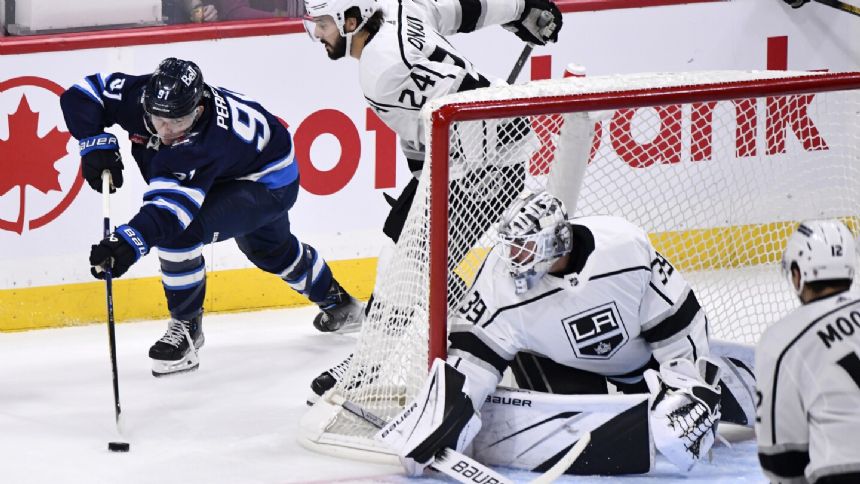 Cam Talbot, Trevor Moore carry Kings to 1st win of season, 5-1 over Jets