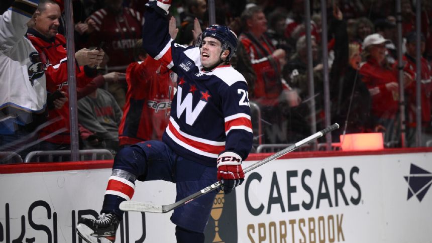 Capitals beat the Blackhawks 4-1 for another win that keeps them in the playoff race