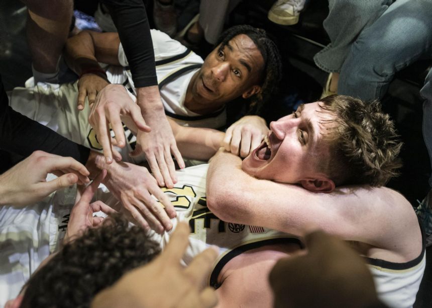 Carr's buzzer beater lifts Wake Forest over Appalachian St.