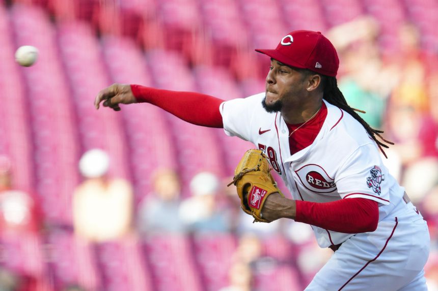 Castillo stays on a roll, Ks eight as Reds beat Marlins 5-3