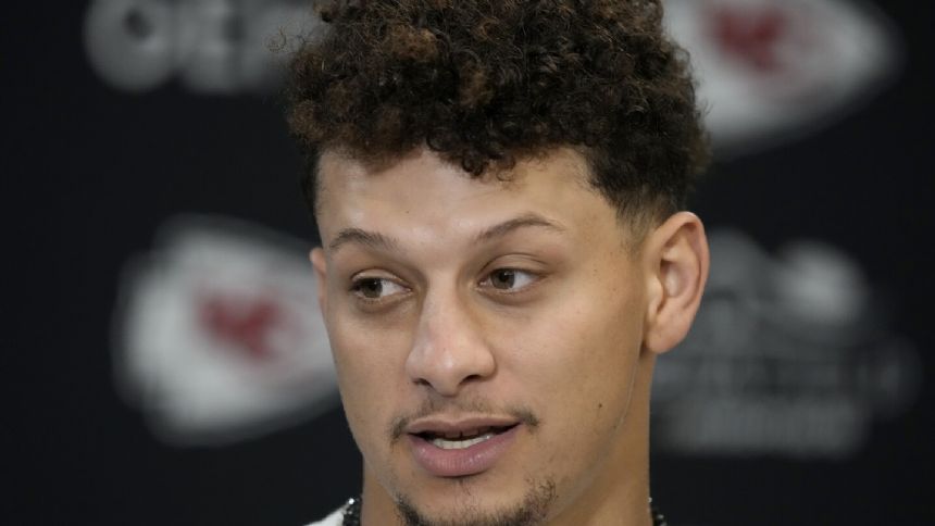 Chiefs add Patrick Mahomes to injury report with flu-like symptoms, but he'll play against Broncos