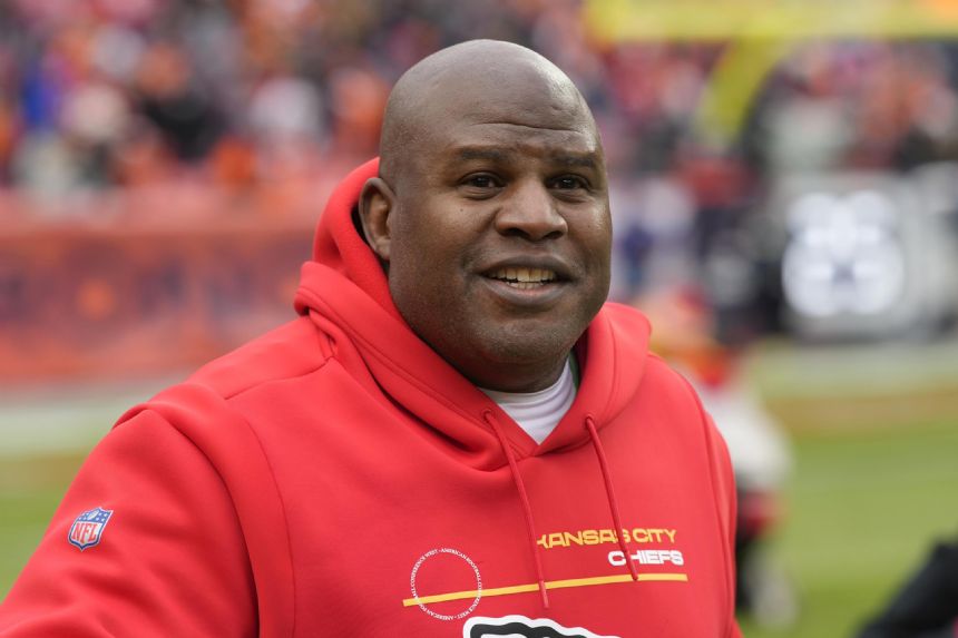 Chiefs coordinator Bieniemy once again hot coach commodity