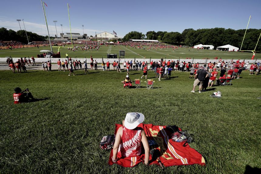 Chiefs LT Brown reports to camp, set to sign franchise tag