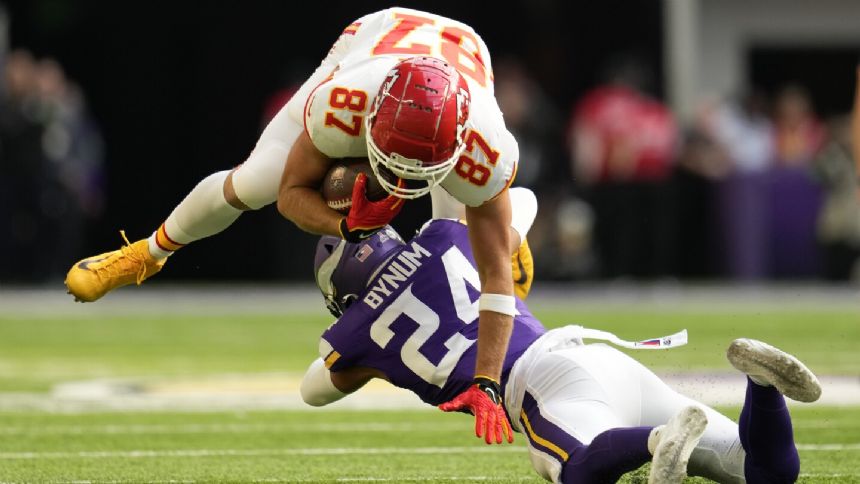 Chiefs star Travis Kelce leaves game vs Vikings with right ankle injury, questionable to return