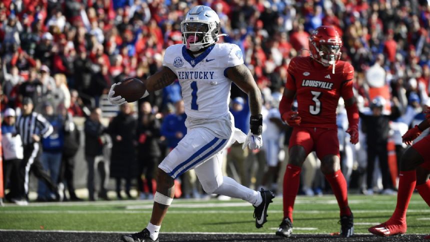 Clemson carries a 19-year bowl streak into a Gator Bowl matchup against Kentucky