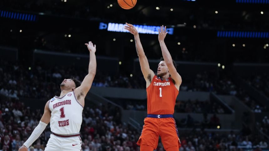 Clemson guard Chase Hunter enters NBA Draft, but retains eligibility to come back to college