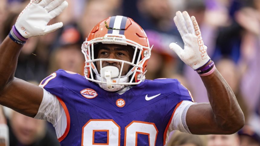 Clemson WR Beaux Collins intends to enter transfer portal