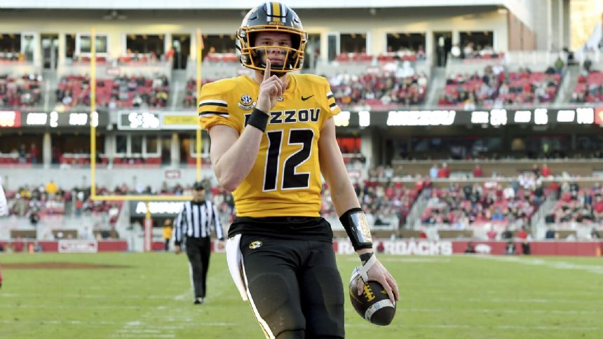 Cody Schrader runs for 217 yards and a TD, No. 9 Missouri beats Arkansas 48-14