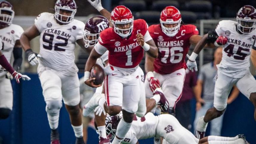 College football picks, predictions, odds: Texas A&M vs. Arkansas leads best bets in Week 4