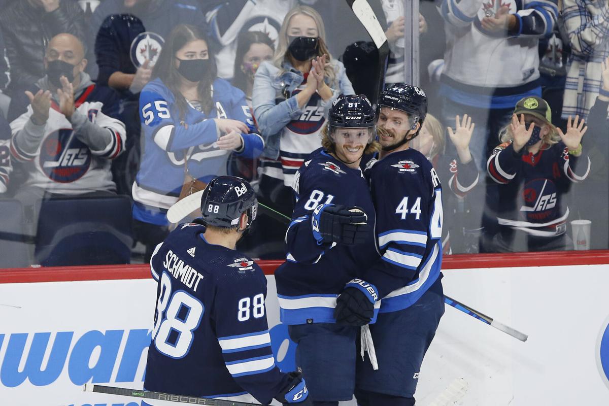 Connor, Ehlers lead Jets to 5-1 win over Blackhawks
