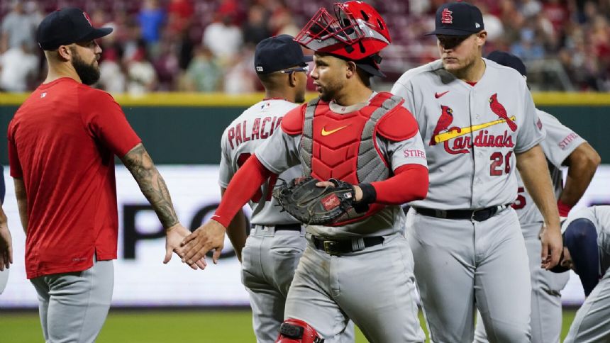 Contreras, Baker boost Cardinals to 9-4 win, Reds drop 1 1/2 games back in wild card race